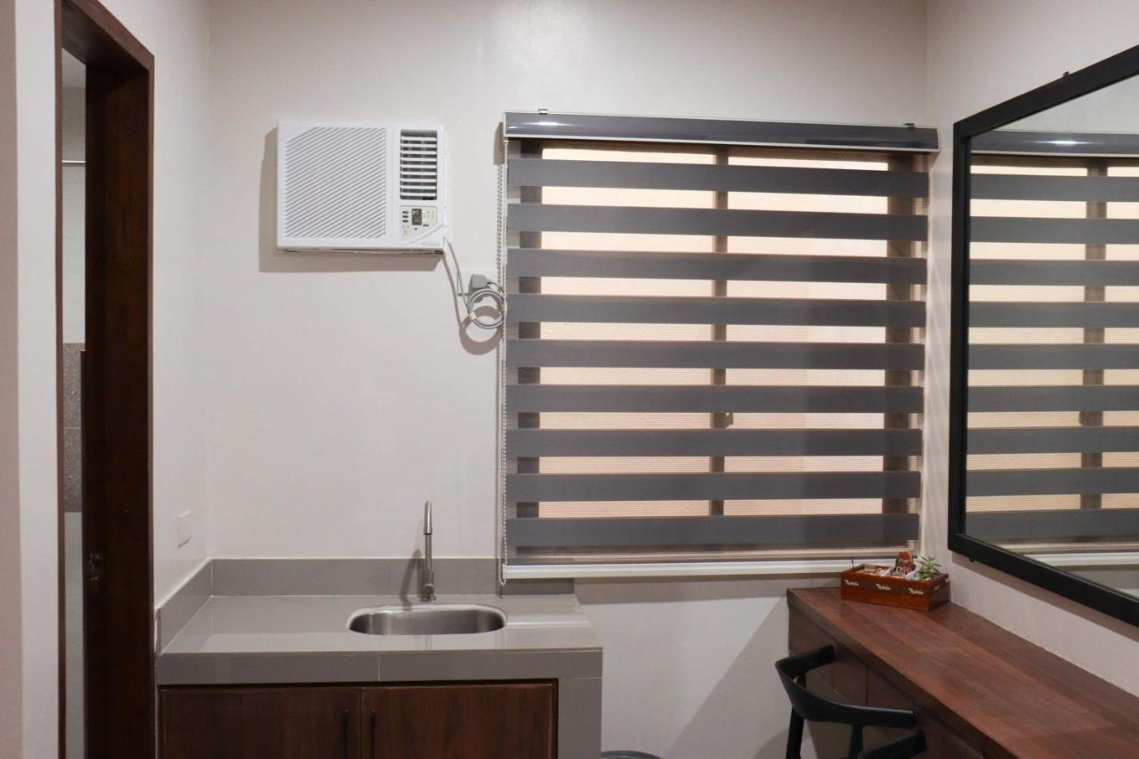 A&E Apartelle Bacolod Esterno foto
