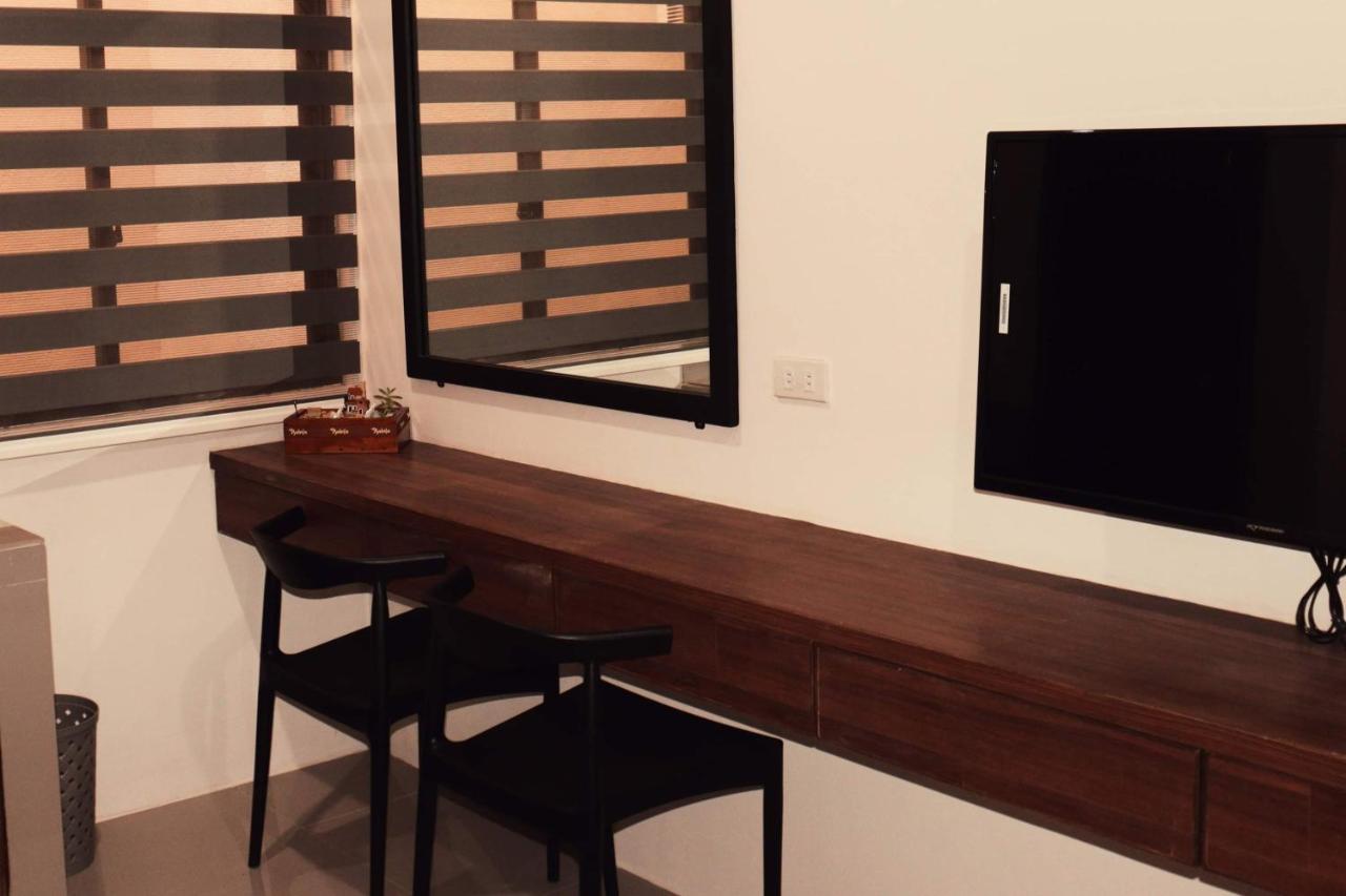 A&E Apartelle Bacolod Esterno foto