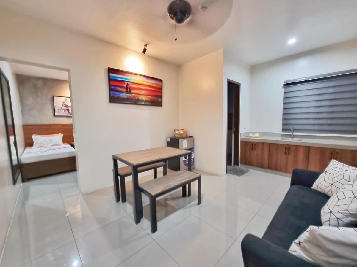 A&E Apartelle Bacolod Esterno foto