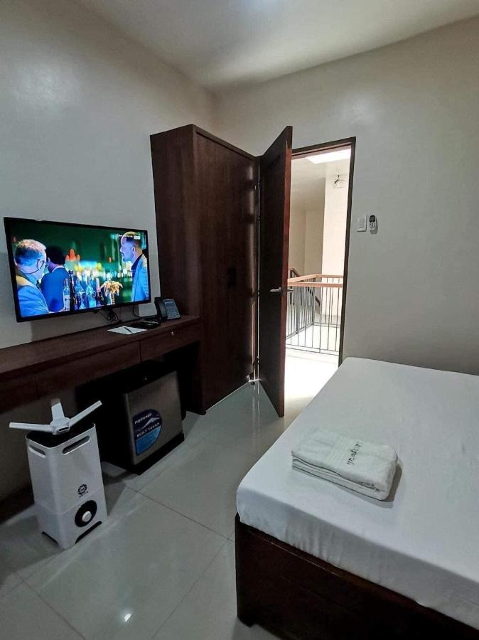 A&E Apartelle Bacolod Esterno foto
