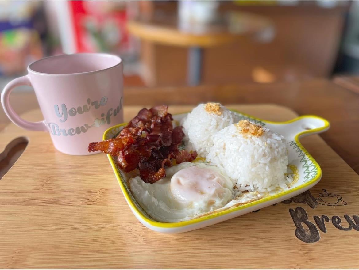 A&E Apartelle Bacolod Esterno foto