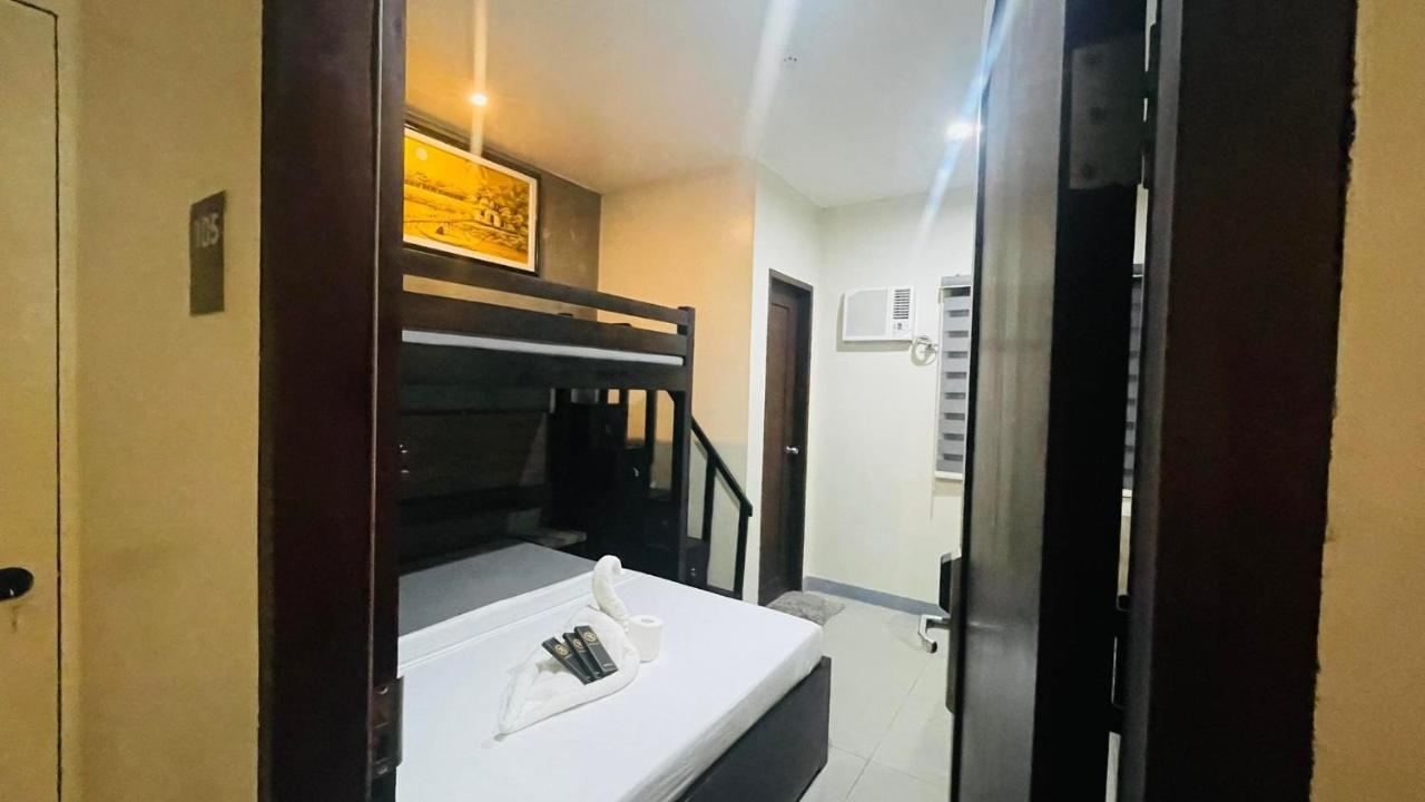 A&E Apartelle Bacolod Esterno foto