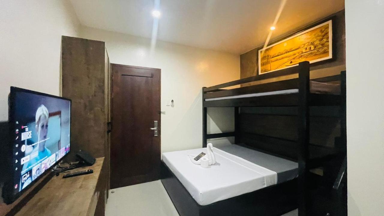 A&E Apartelle Bacolod Esterno foto